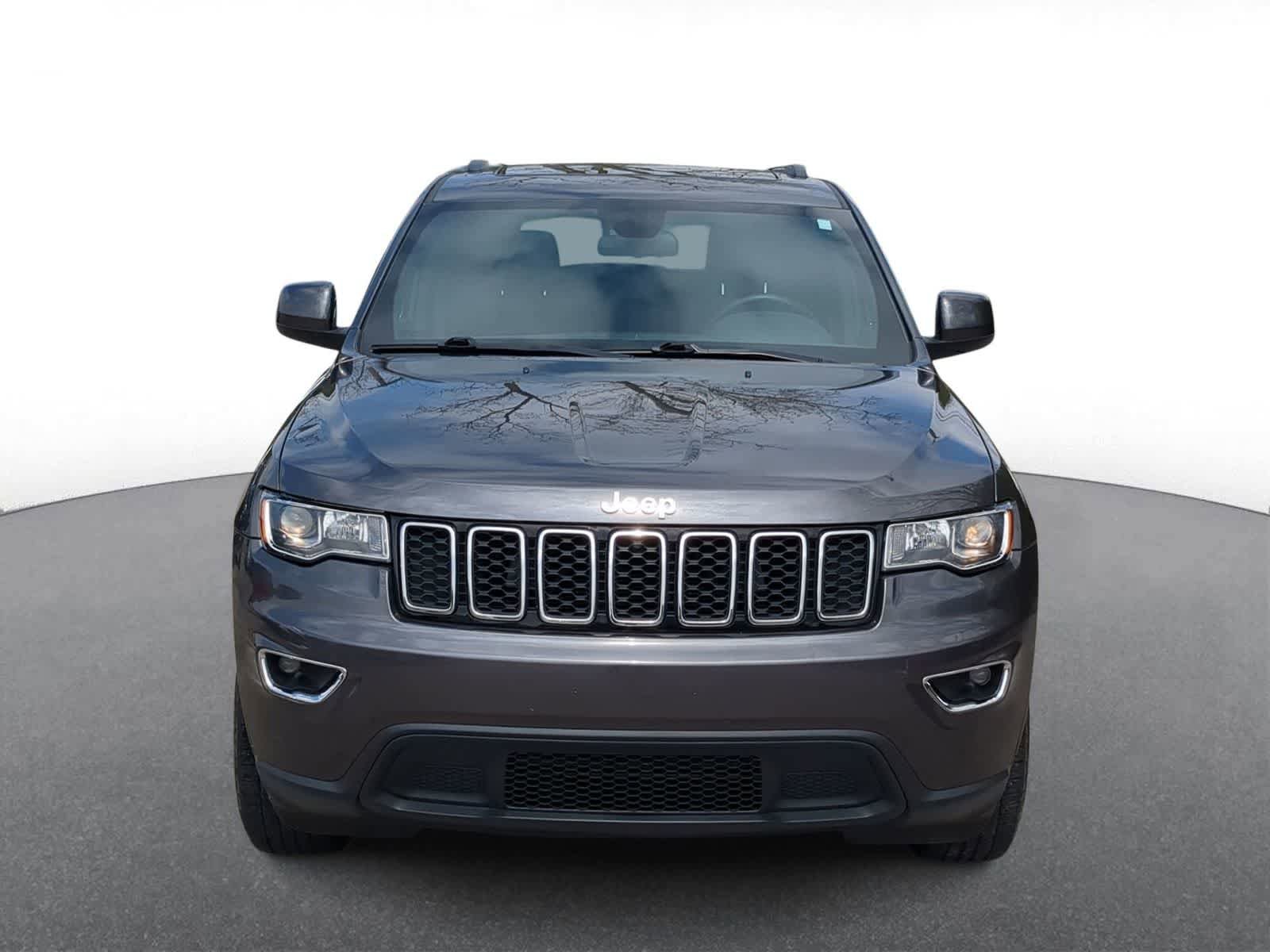Used 2019 Jeep Grand Cherokee Laredo AWD/4WD image 3