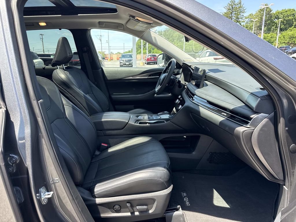Used 2023 INFINITI QX60 Luxe w/ Vision Package AWD/4WD image 18