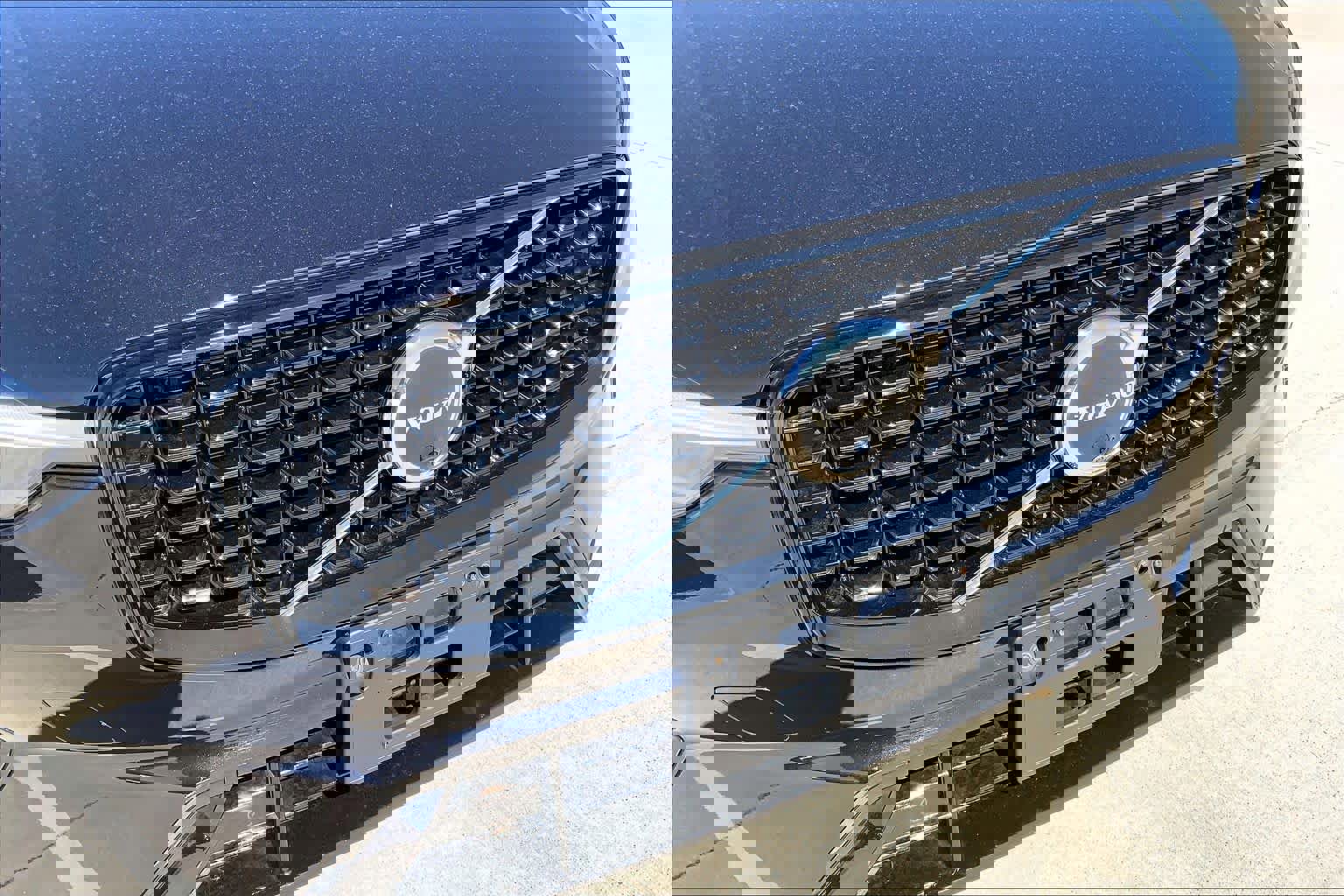 Used 2025 Volvo XC60 B5 Plus image 29