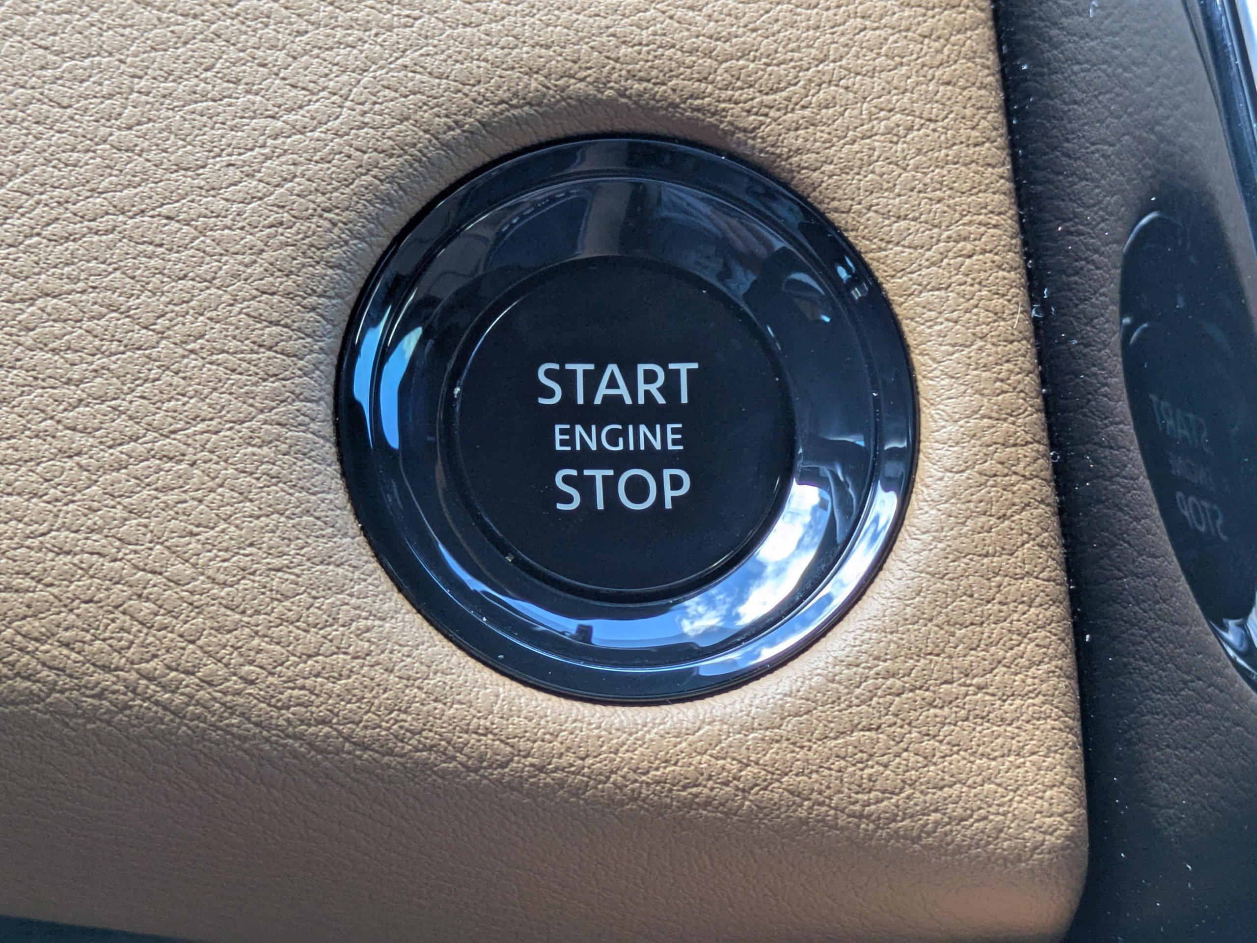 Used 2025 Nissan Armada SL w/ Captain's Chari Seat Package image 31