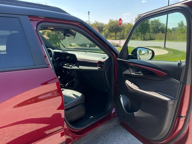 Used 2024 Chevrolet TrailBlazer RS w/ Driver Confidence Package AWD/4WD image 17