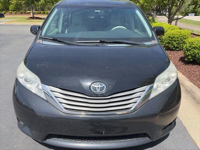 Used 2014 Toyota Sienna XLE w/ XLE Premium Package image 12