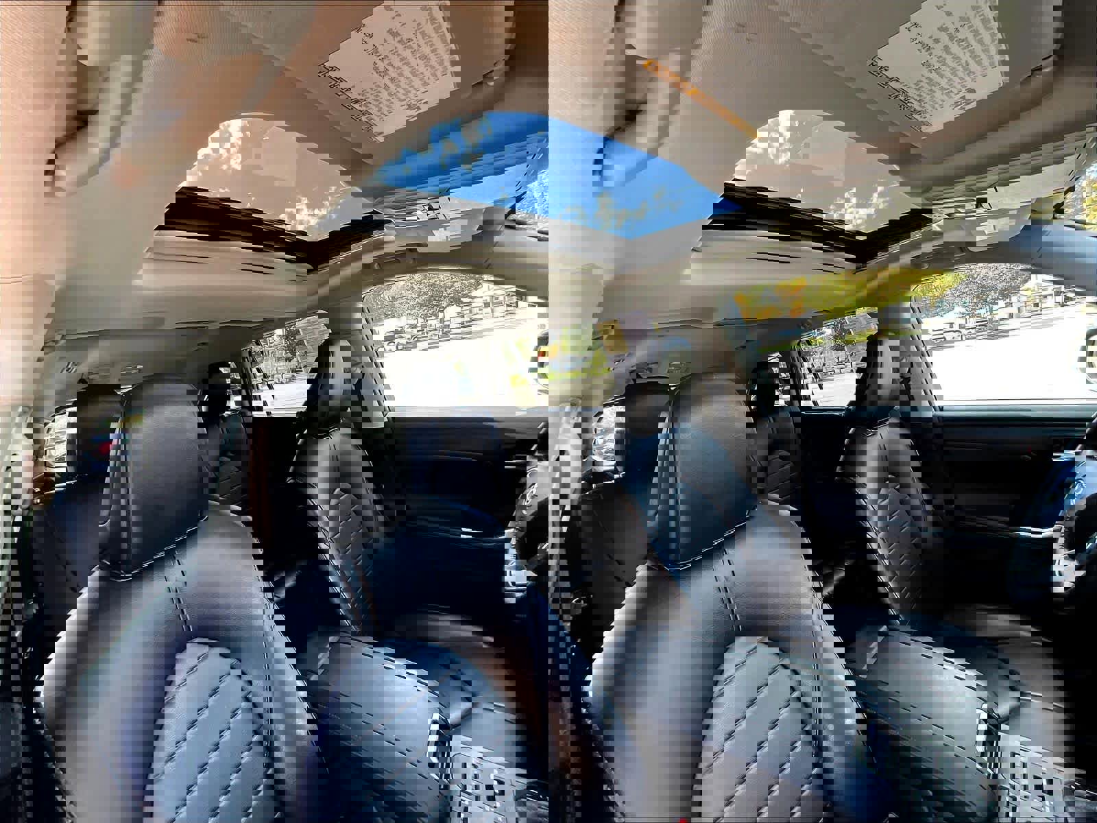 Used 2022 Toyota Highlander XLE image 23