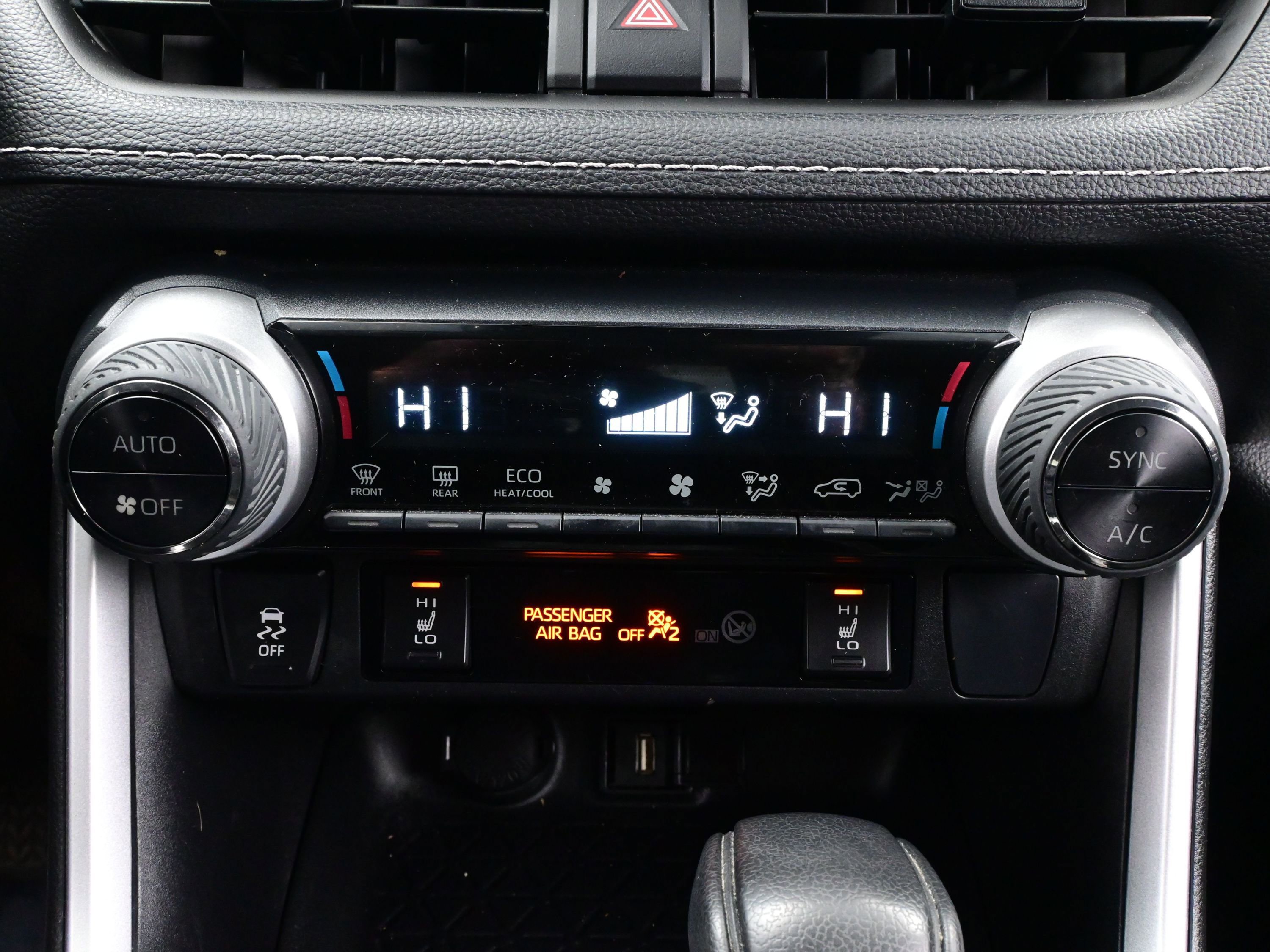 Used 2021 Toyota RAV4 XLE w/ Convenience Package image 21