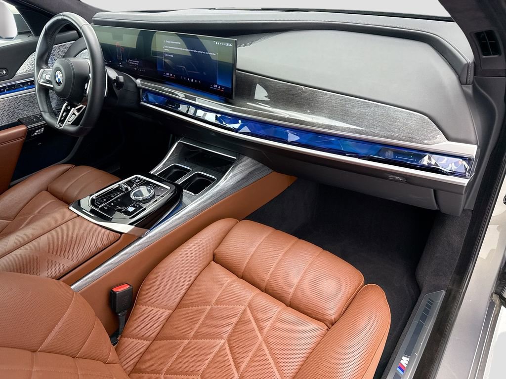 Used 2023 BMW 760i xDrive AWD/4WD image 16