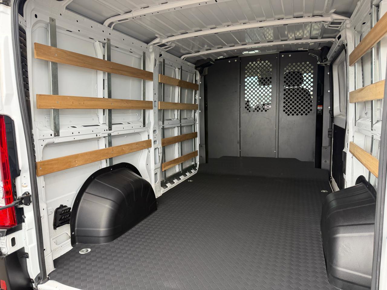 Used 2025 RAM ProMaster 2500 w/ U-Haul Equipment Group FWD image 28