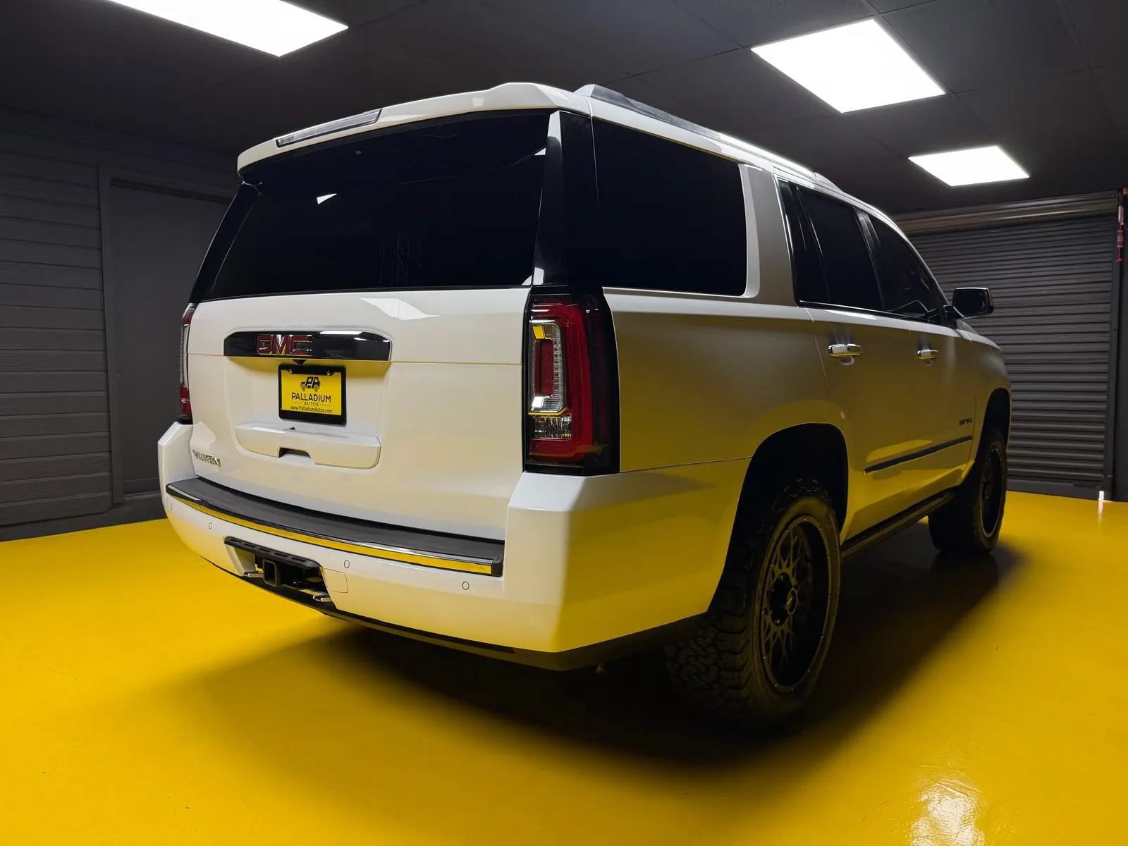 Used 2015 GMC Yukon Denali w/ Premium Package RWD image 6