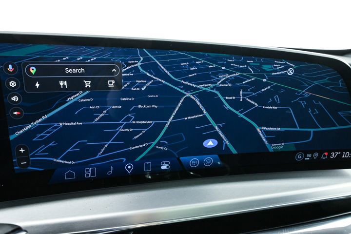 New 2025 Cadillac Lyriq Luxury image 15