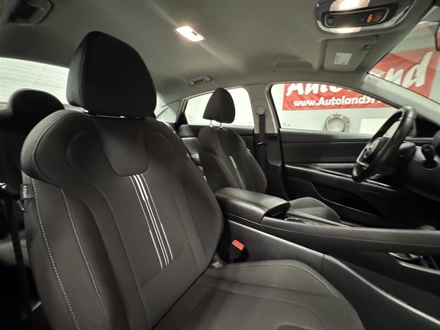 Used 2023 Hyundai Elantra SEL w/ Convenience Package image 10