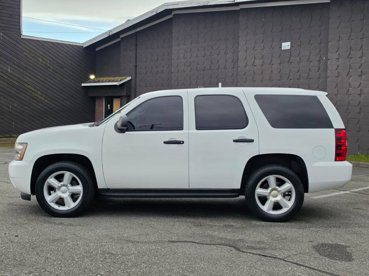 Used 2009 Chevrolet Tahoe LS w/ Skid Plate Package AWD/4WD image 5
