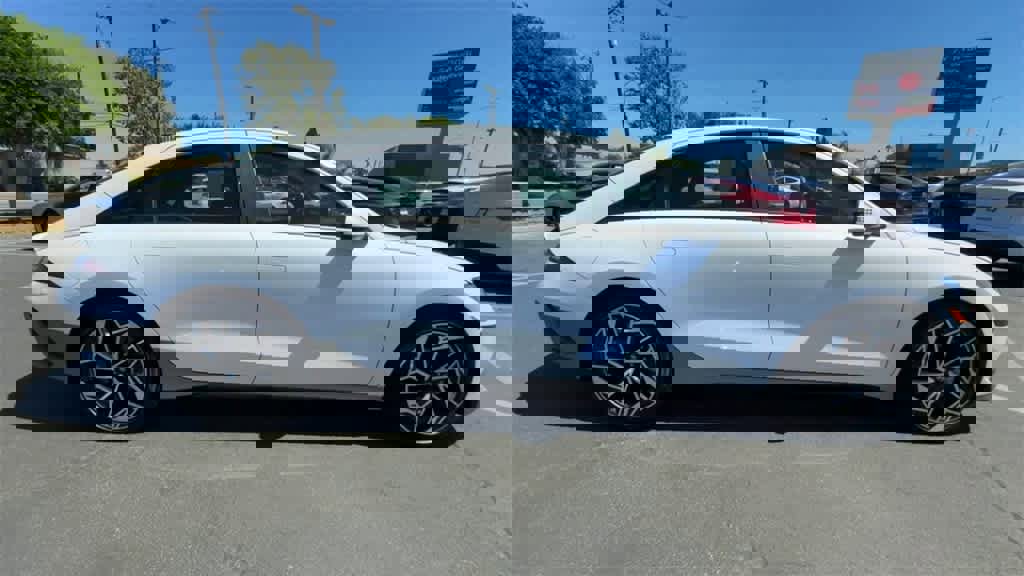 Used 2025 Hyundai Ioniq 6 SEL image 9