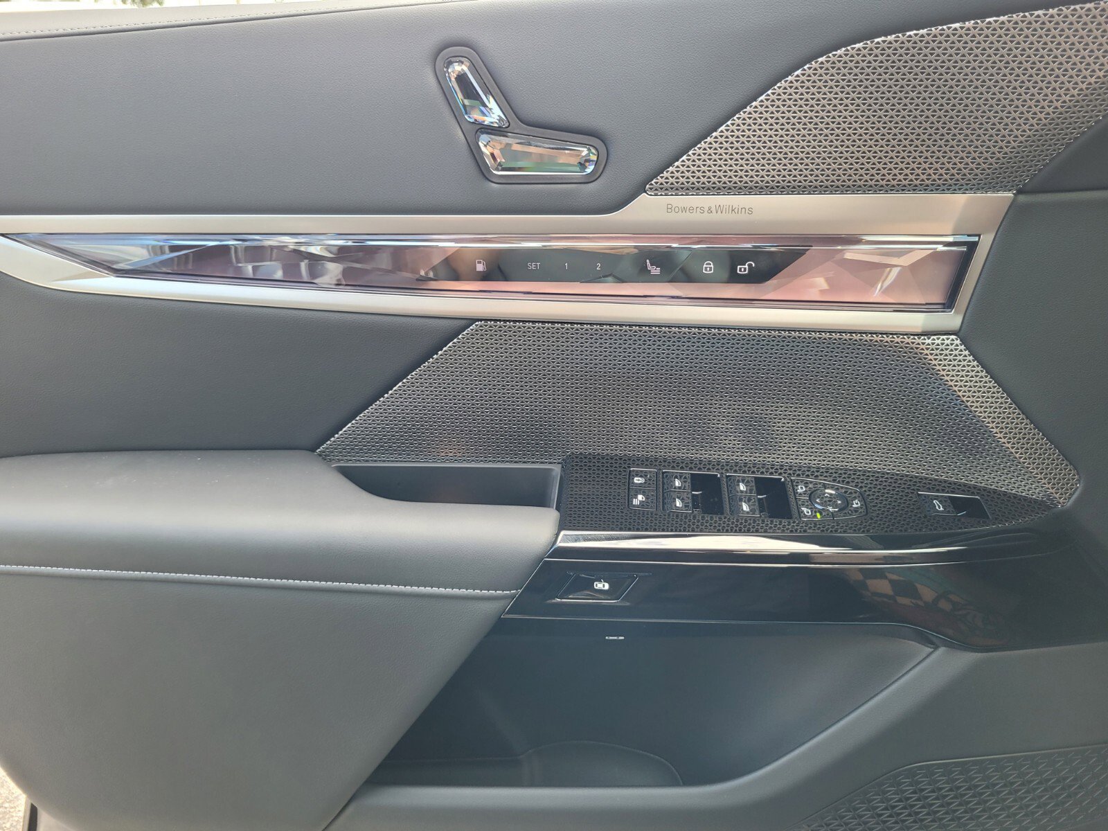 New 2026 BMW 750e xDrive w/ Executive Package image 21