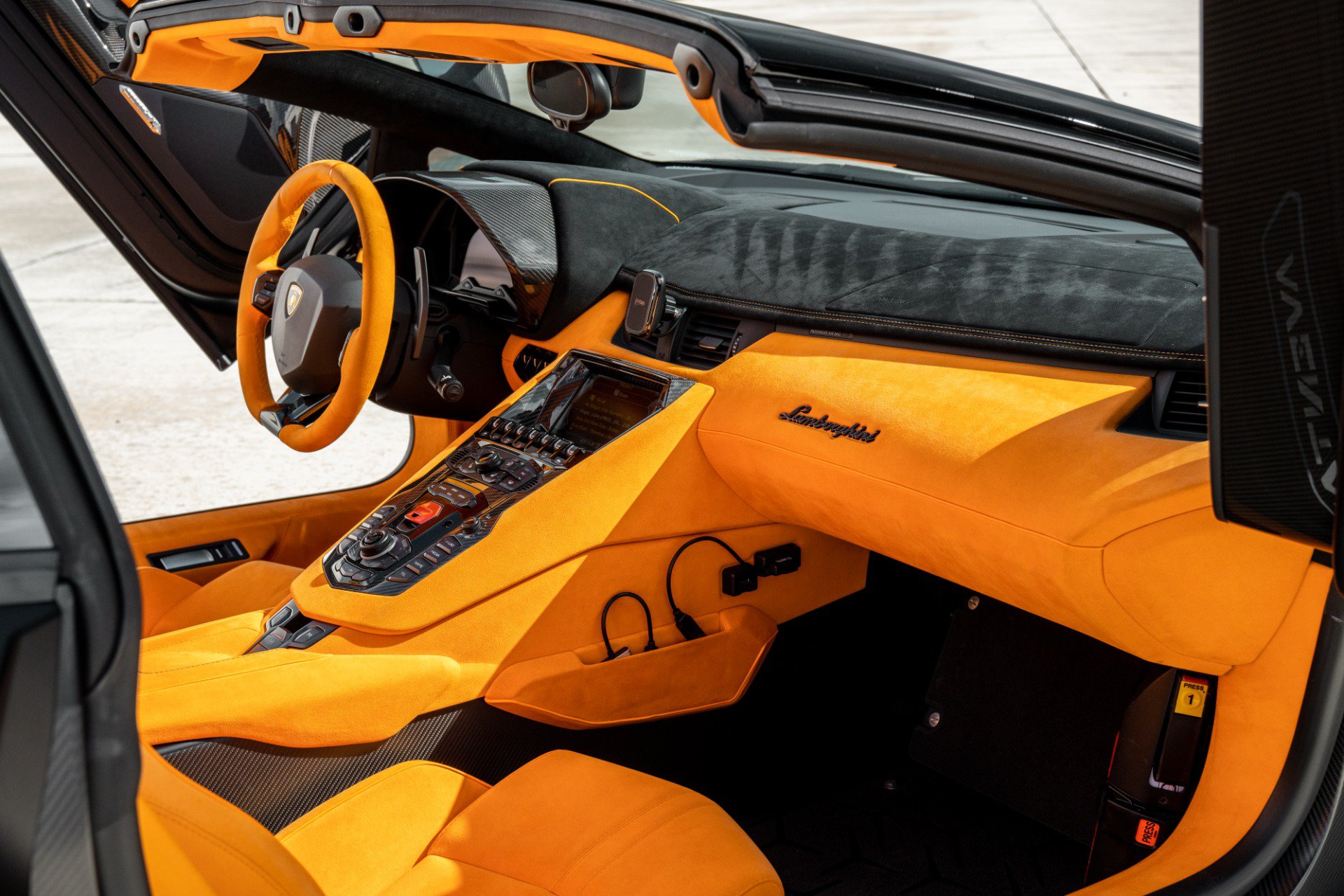 Used 2020 Lamborghini Aventador SVJ AWD/4WD image 2