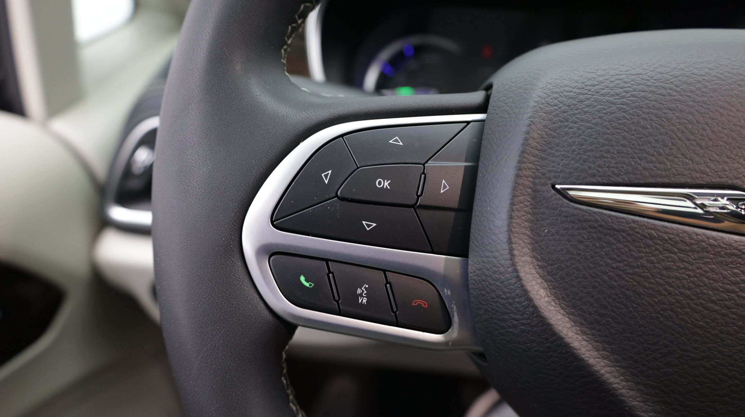 Used 2023 Chrysler Pacifica Limited FWD image 26