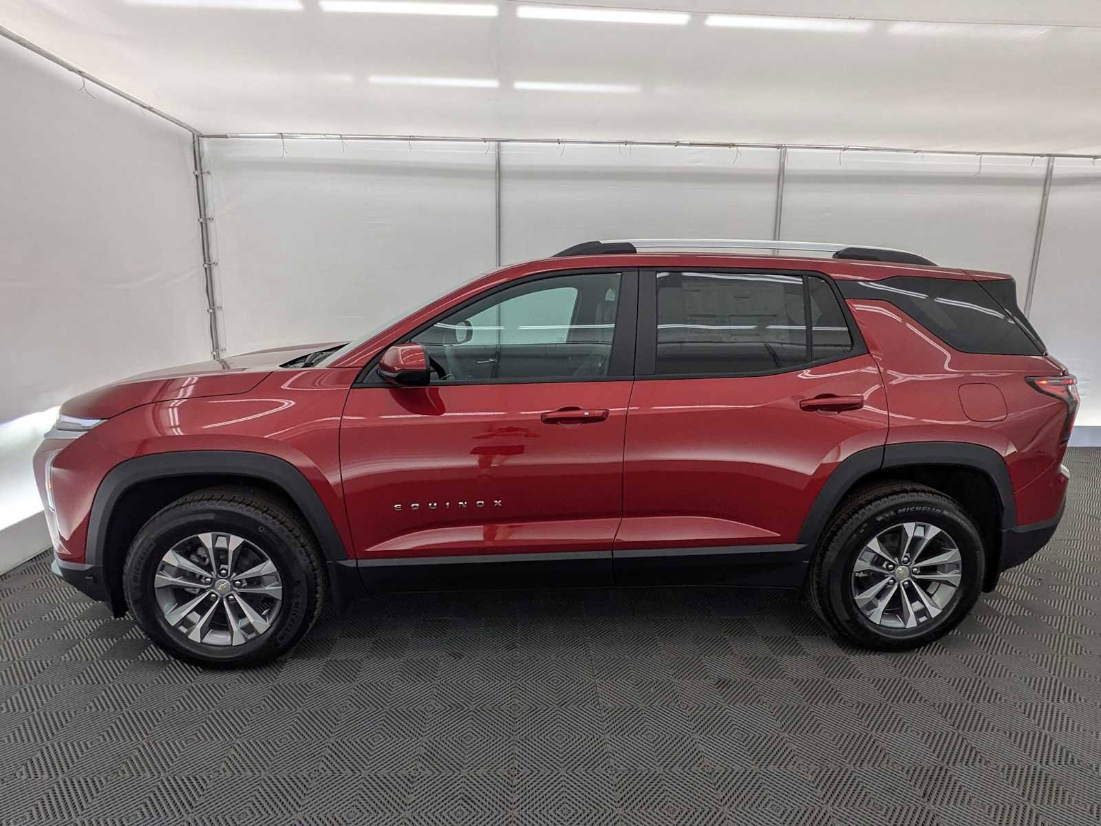New 2026 Chevrolet Equinox LT w/ Convenience Package II AWD/4WD image 3