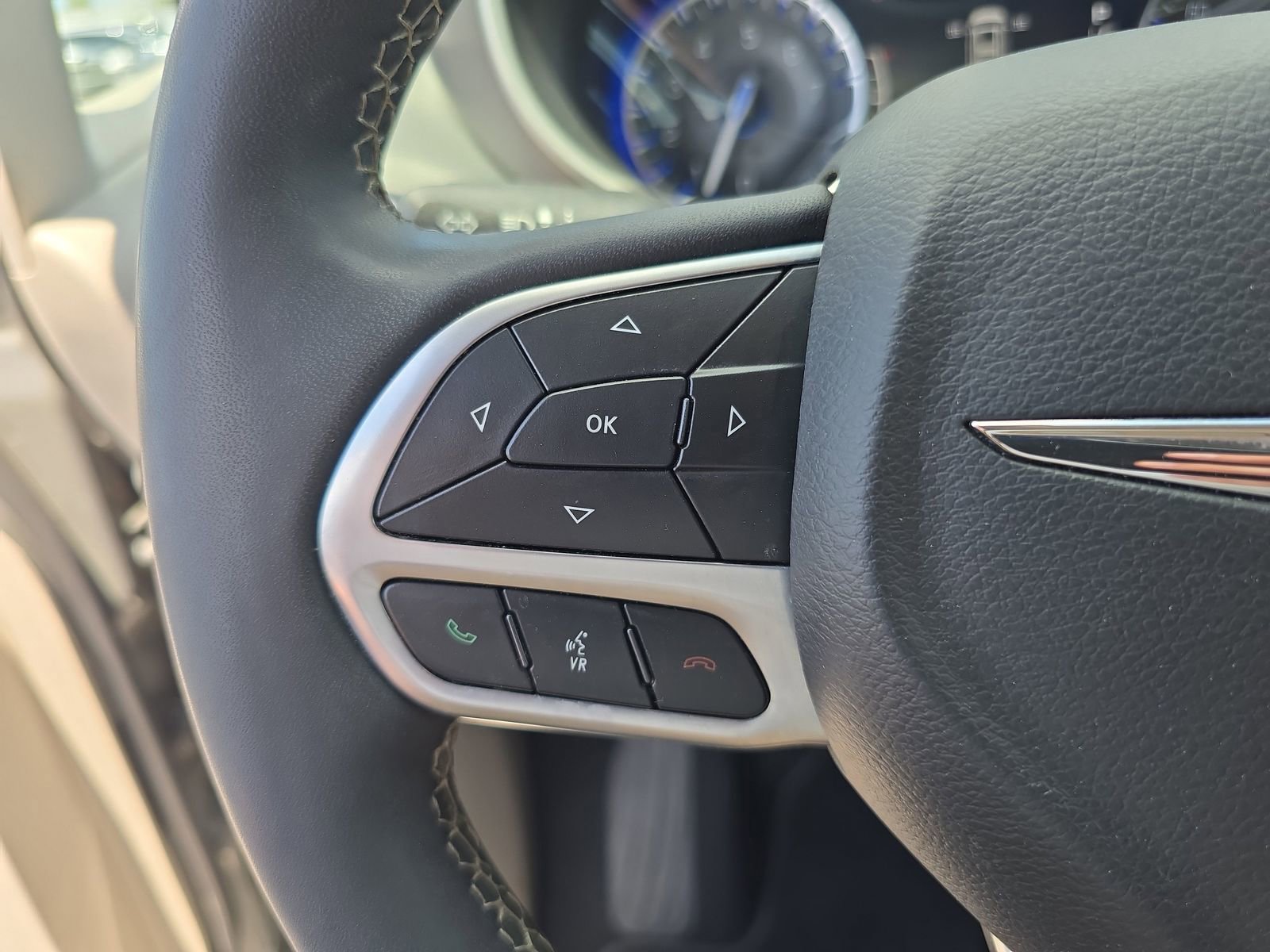 Used 2023 Chrysler Pacifica Touring-L FWD image 21