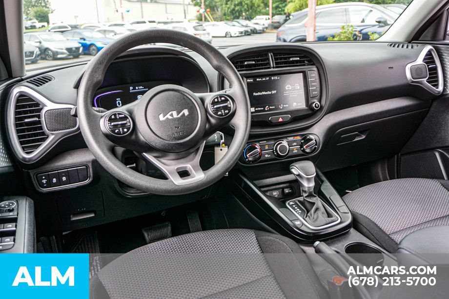 Used 2025 Kia Soul LX w/ LX Technology Package FWD image 27