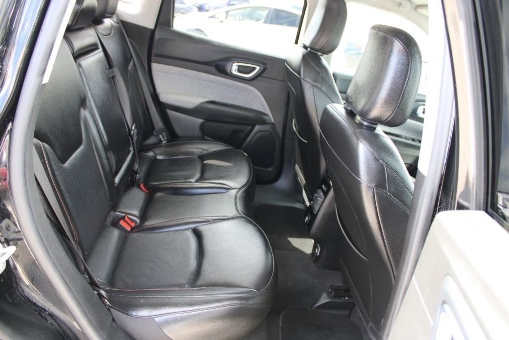 Used 2022 Jeep Compass Latitude image 11