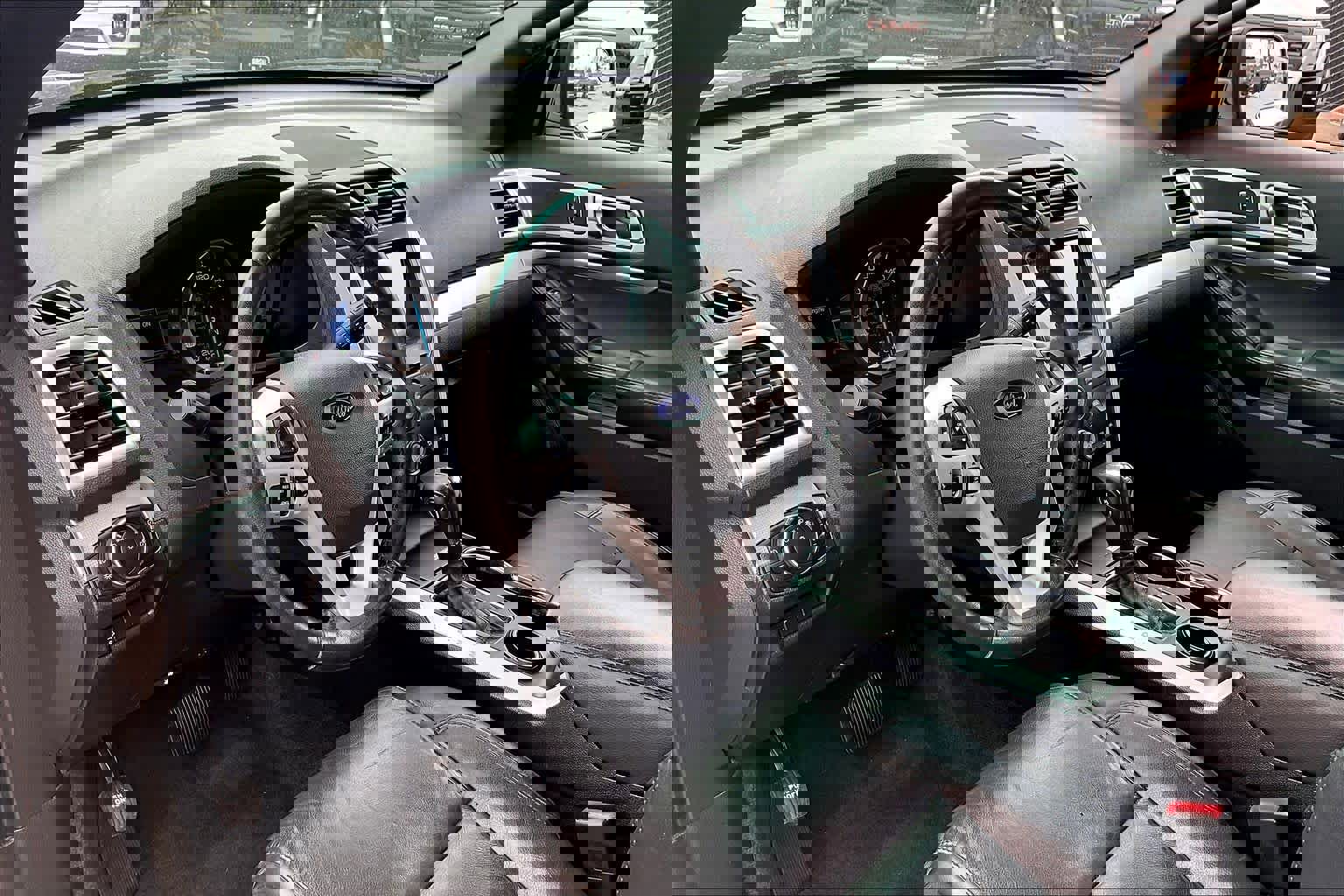 Used 2015 Ford Explorer XLT w/ Equipment Group 202A image 18