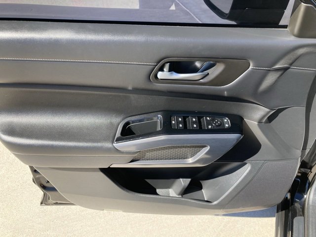 Used 2022 Nissan Pathfinder SL image 11