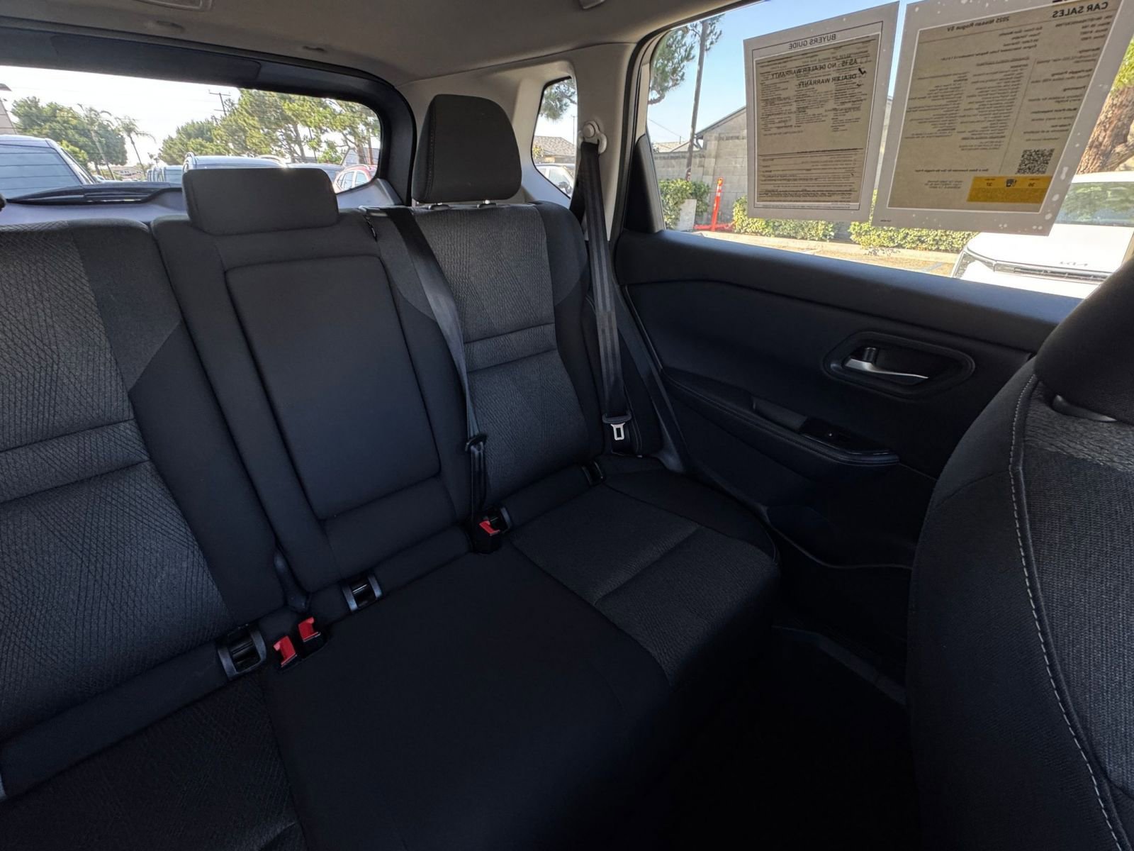 Used 2025 Nissan Rogue SV FWD image 39
