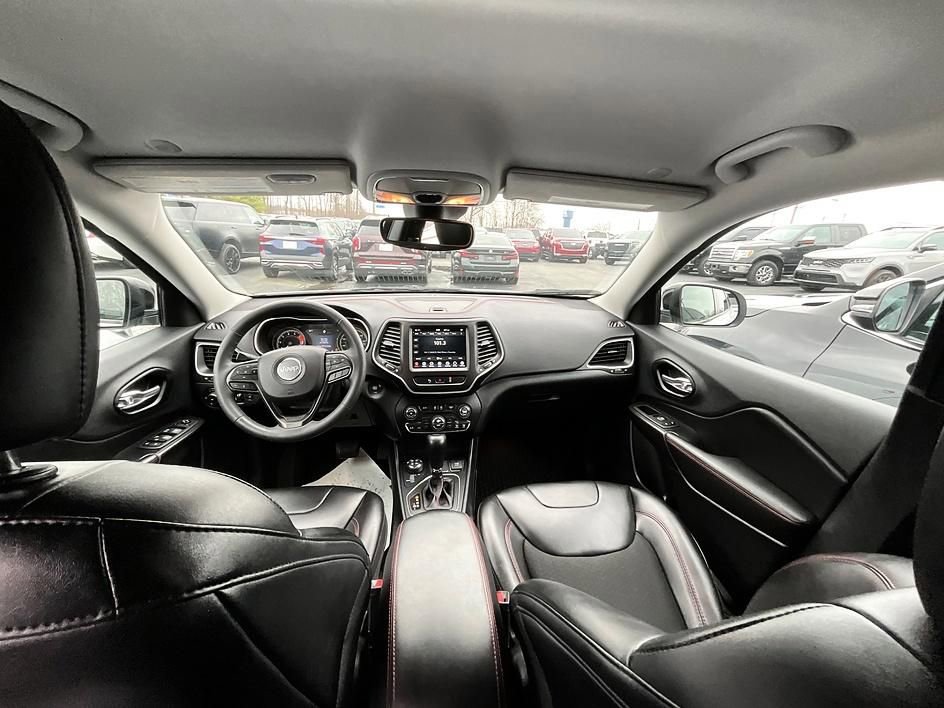 Used 2022 Jeep Cherokee Trailhawk w/ Comfort/Convenience Group image 33