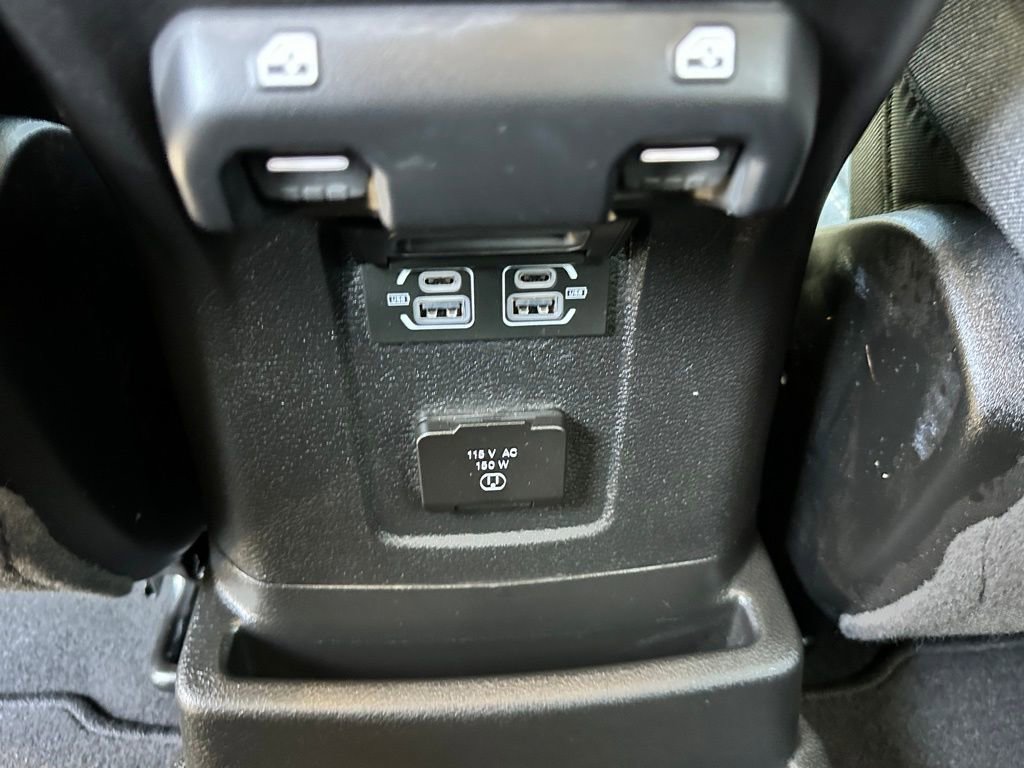 Used 2025 Jeep Wrangler Unlimited Sahara image 14