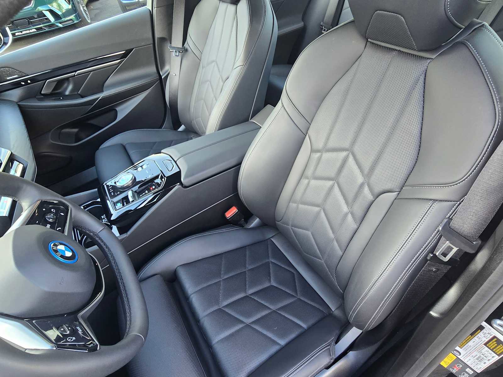 Used 2024 BMW i5 eDrive40i w/ Convenience Package image 23