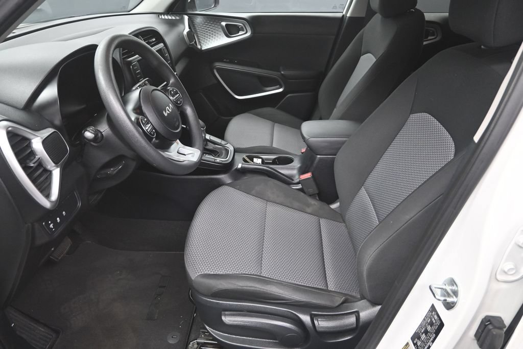 Used 2023 Kia Soul LX FWD image 13