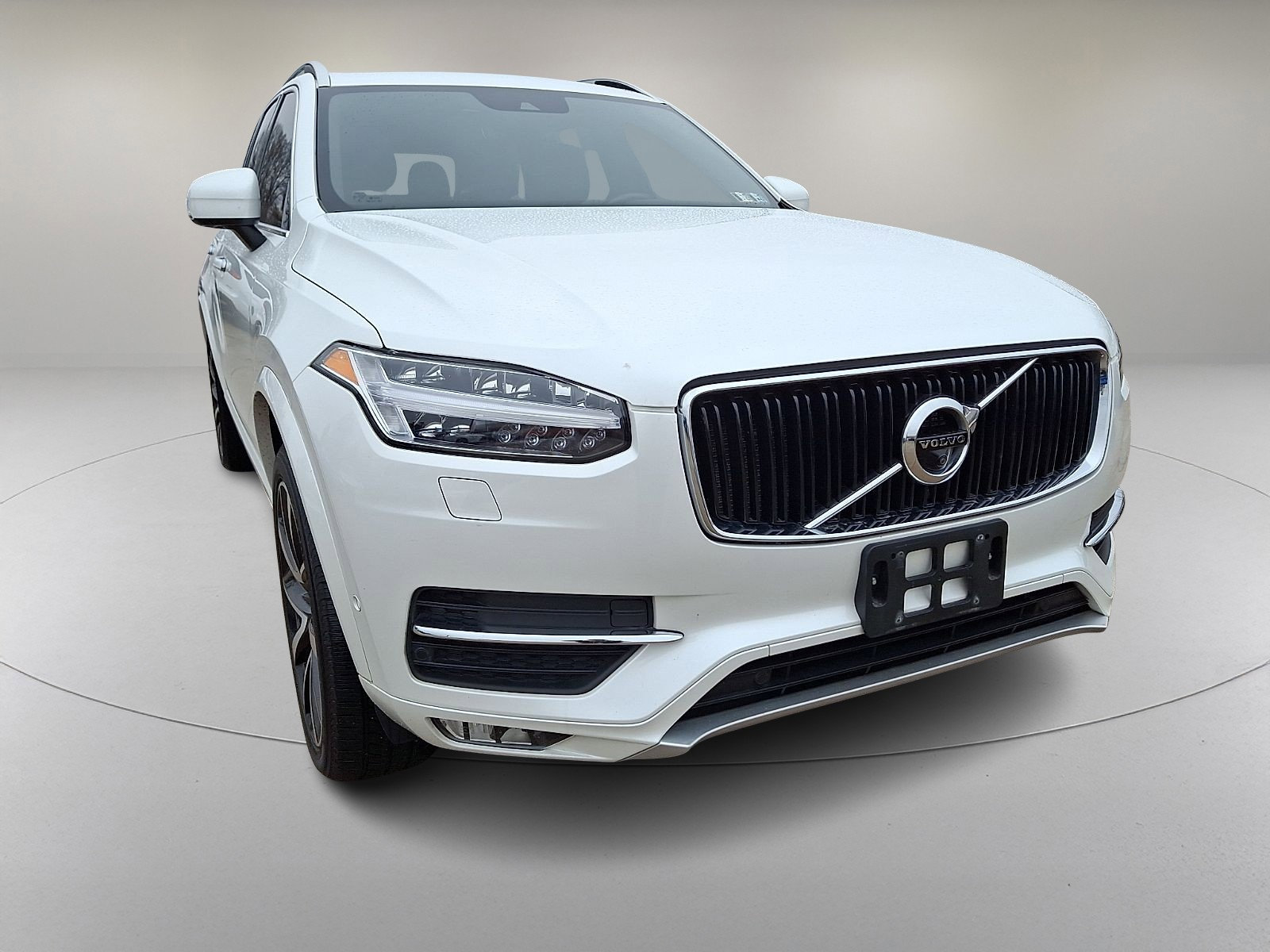 Used 2018 Volvo XC90 T6 Momentum w/ Convenience Package image 2