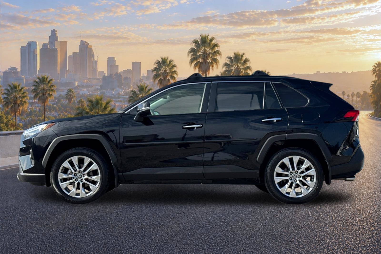 Used 2025 Toyota RAV4 Limited FWD image 5