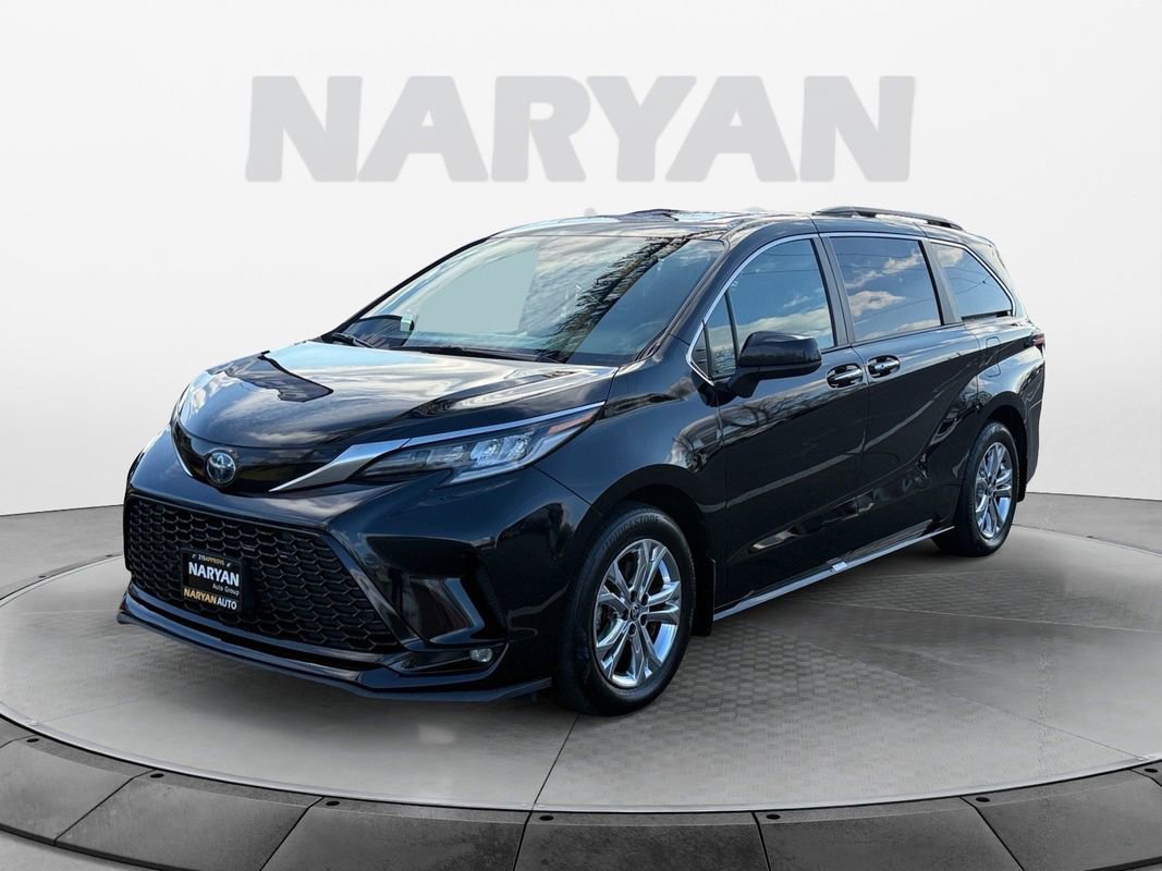 Used 2022 Toyota Sienna XSE w/ XSE Plus Package image 5