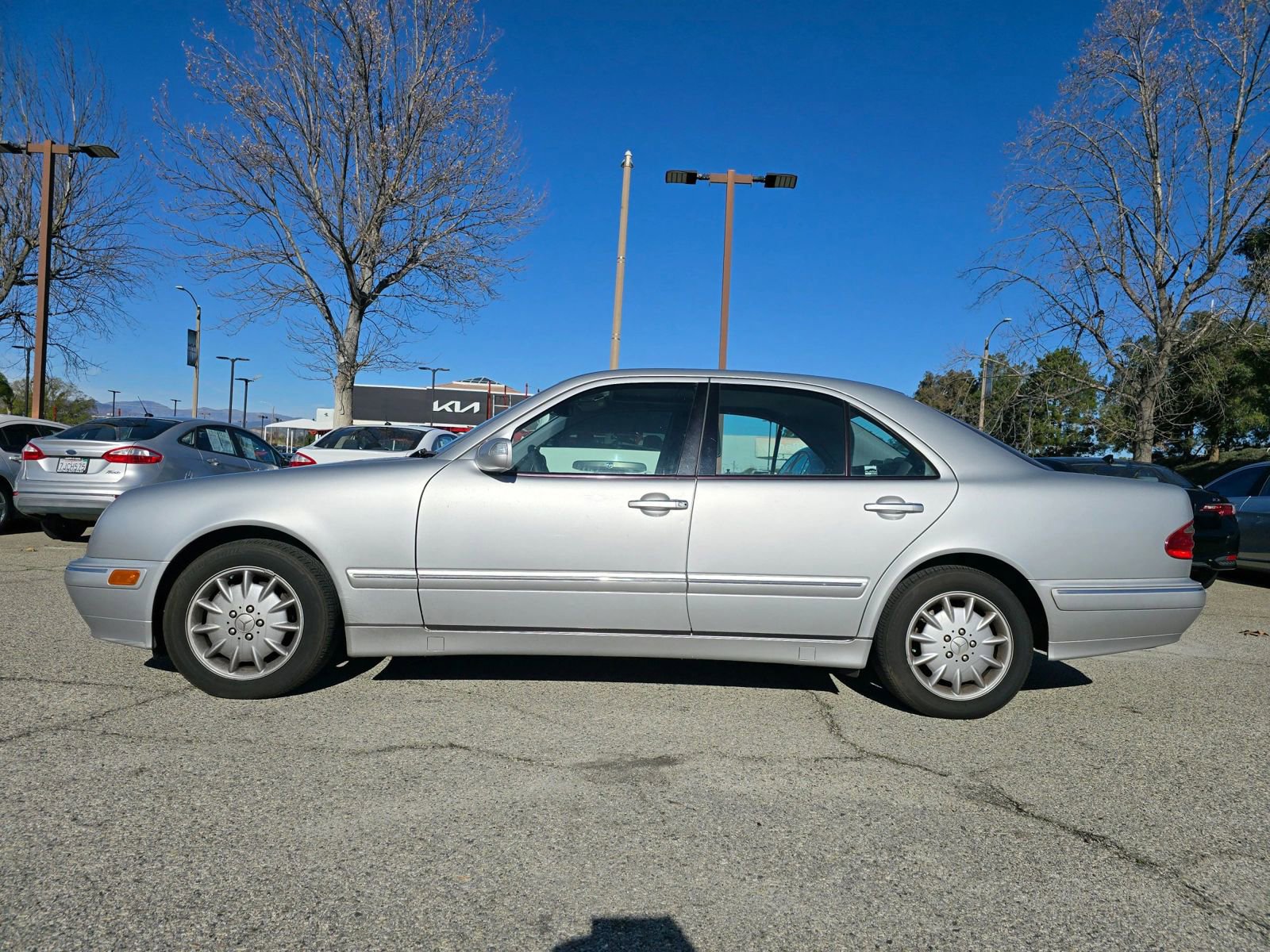 Used 2000 Mercedes-Benz E 320 Sedan image 8