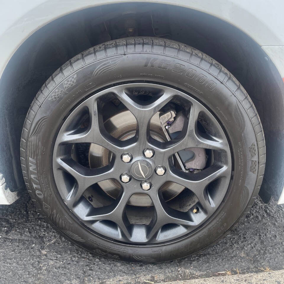 Used 2019 Chrysler 300 S image 10