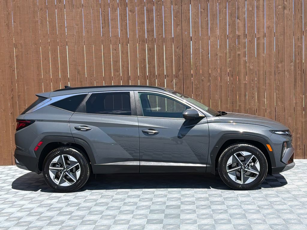 Used 2025 Hyundai Tucson SEL FWD image 12