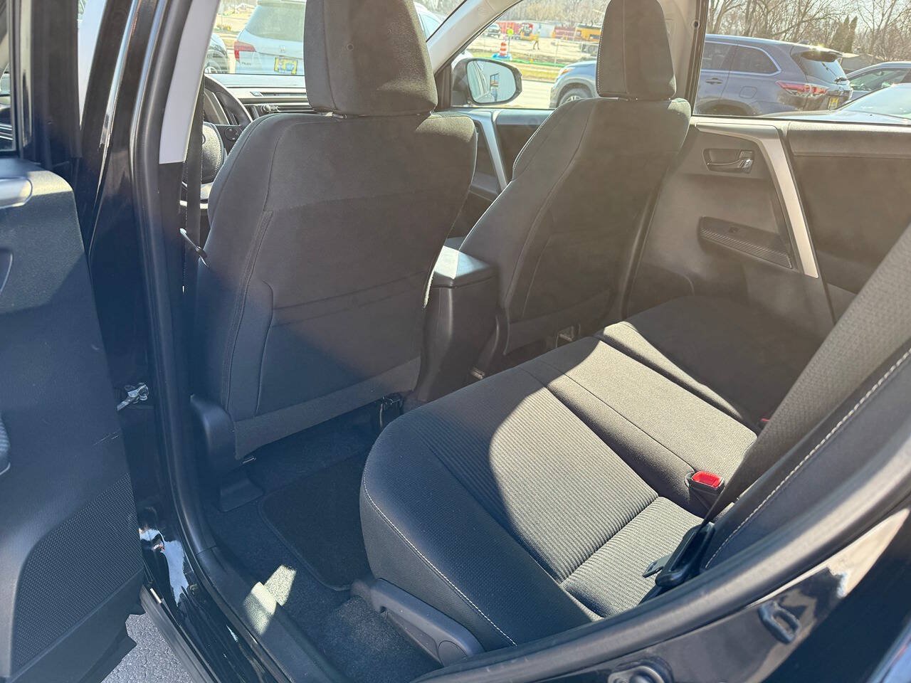 Used 2015 Toyota RAV4 XLE AWD/4WD image 32