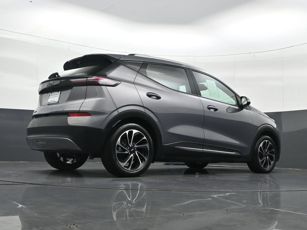 Certified 2023 Chevrolet Bolt EUV Premier w/ Sun & Sound Package FWD image 34