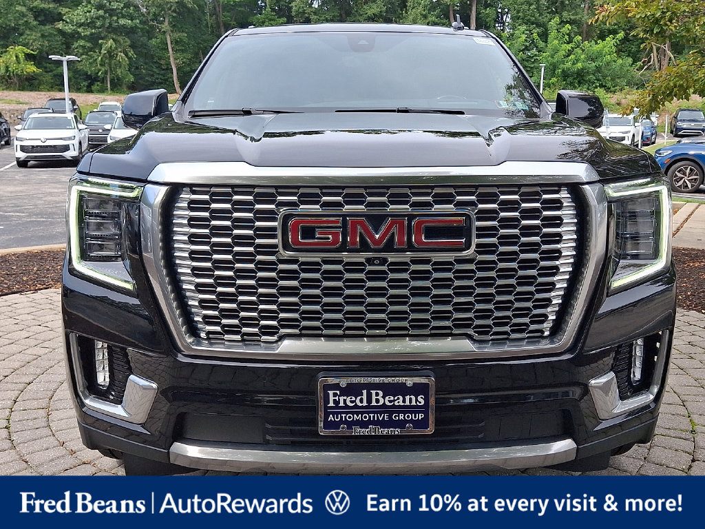 Used 2022 GMC Yukon XL Denali w/ Advanced Technology Package AWD/4WD image 2