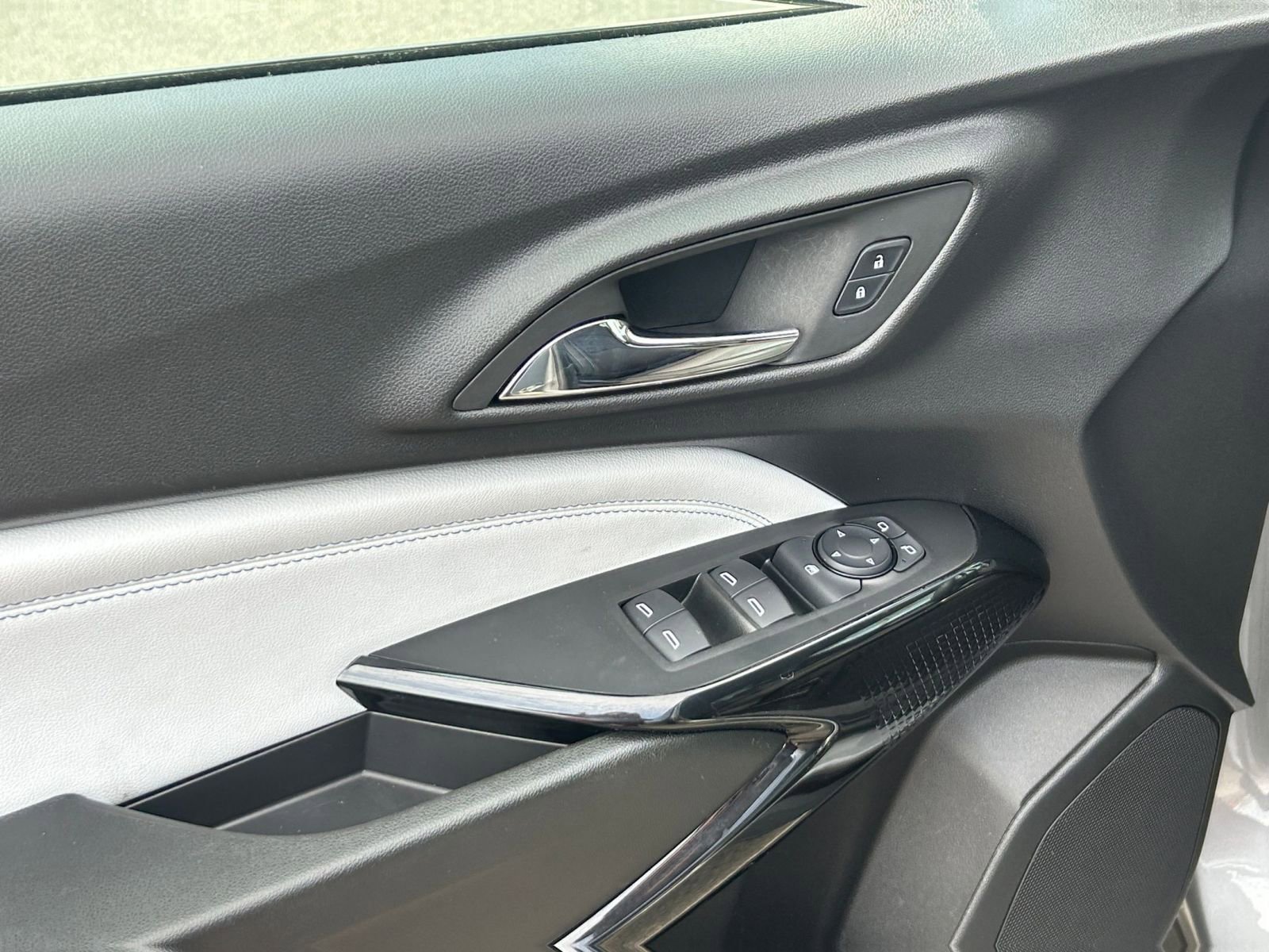 Used 2025 Chevrolet Trax LT image 18