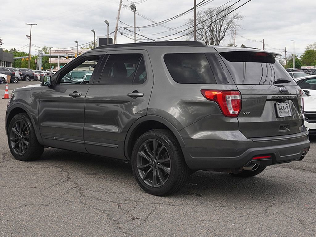 Used 2018 Ford Explorer XLT w/ Equipment Group 202A AWD/4WD image 12