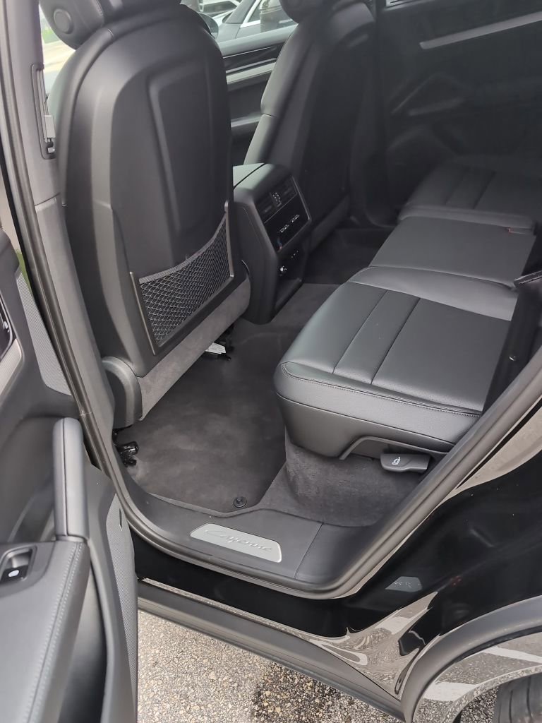 Certified 2025 Porsche Cayenne AWD/4WD image 8
