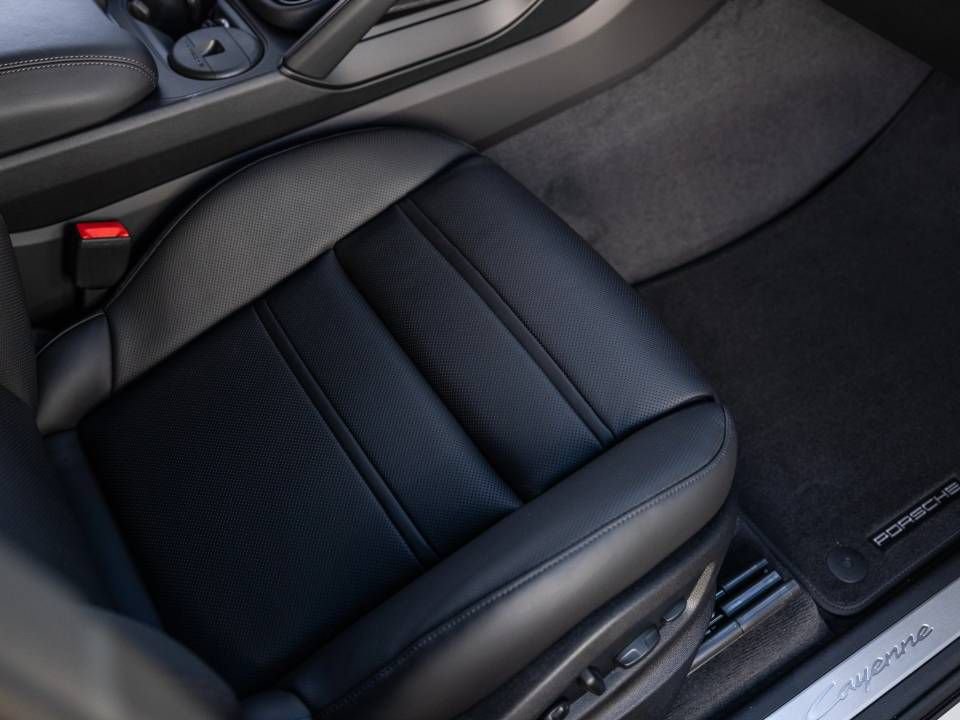 Certified 2026 Porsche Cayenne AWD/4WD image 27