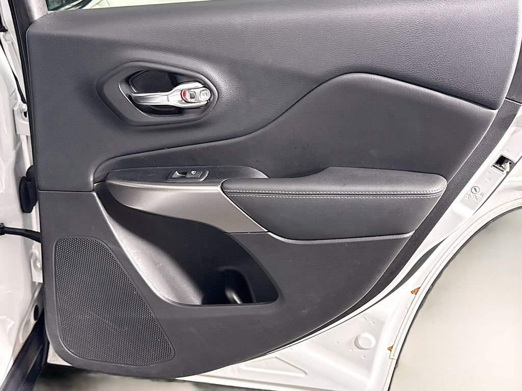 Used 2019 Jeep Cherokee Limited image 26