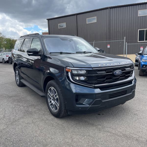 Used 2025 Ford Expedition Active AWD/4WD image 31