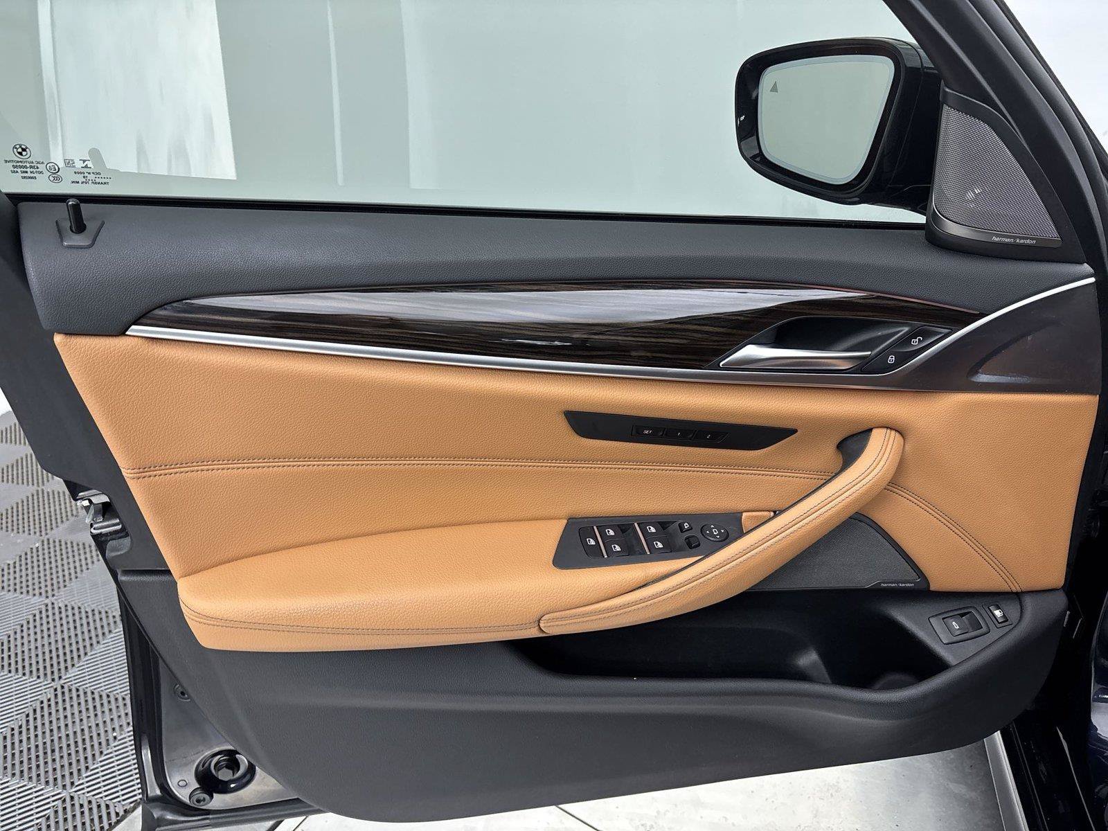 Used 2019 BMW 530e w/ M Sport Package RWD image 26