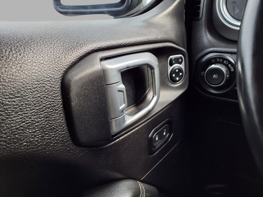 Used 2019 Jeep Wrangler Unlimited Sahara w/ Uconnect 4C Nav & Sound Group image 17