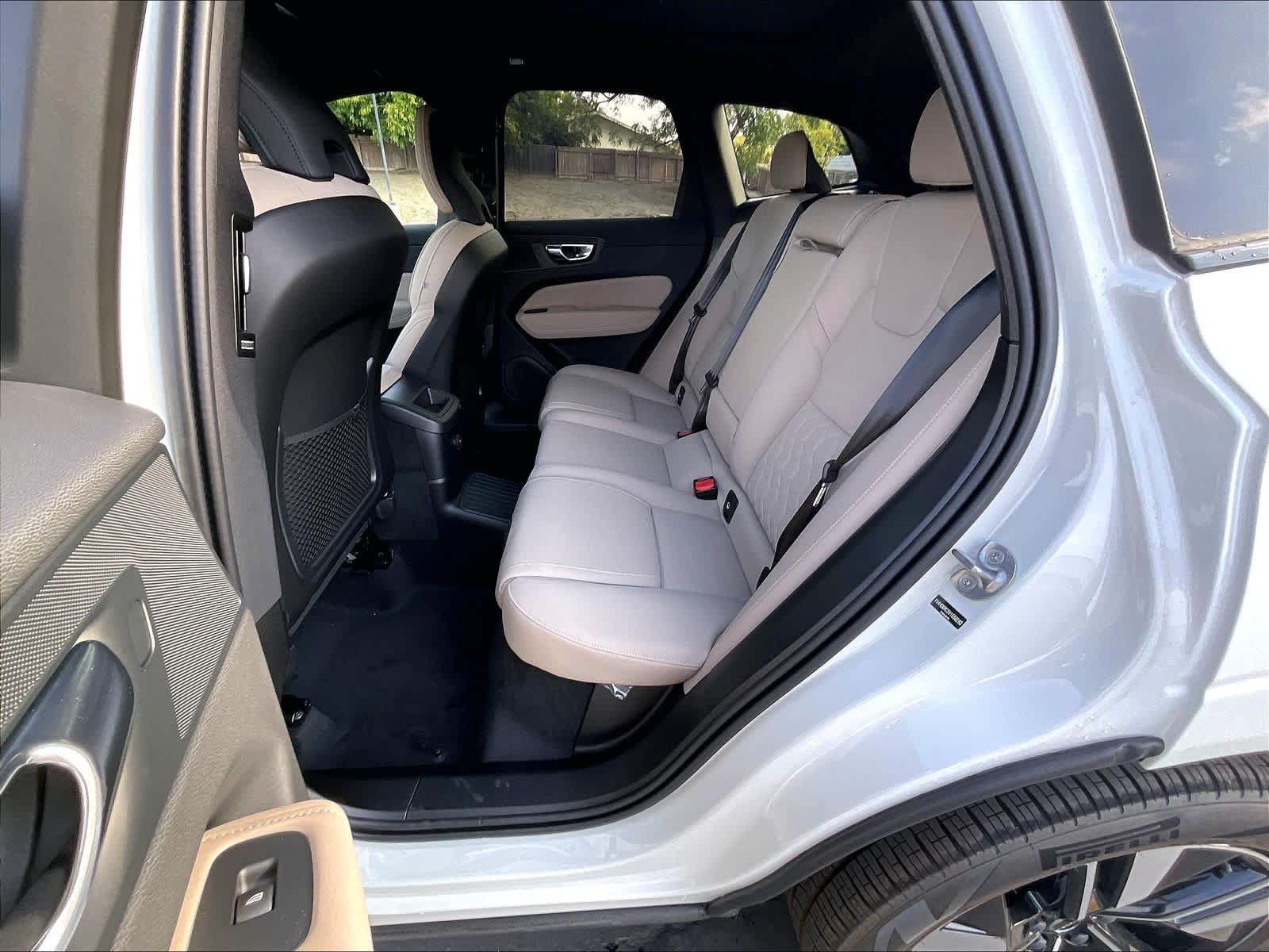 New 2027 Volvo XC60 T8 Plus AWD/4WD image 12