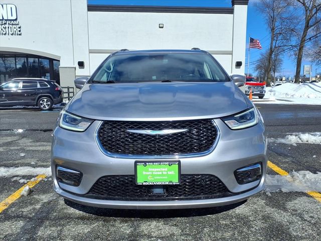 Used 2021 Chrysler Pacifica Touring-L FWD image 2