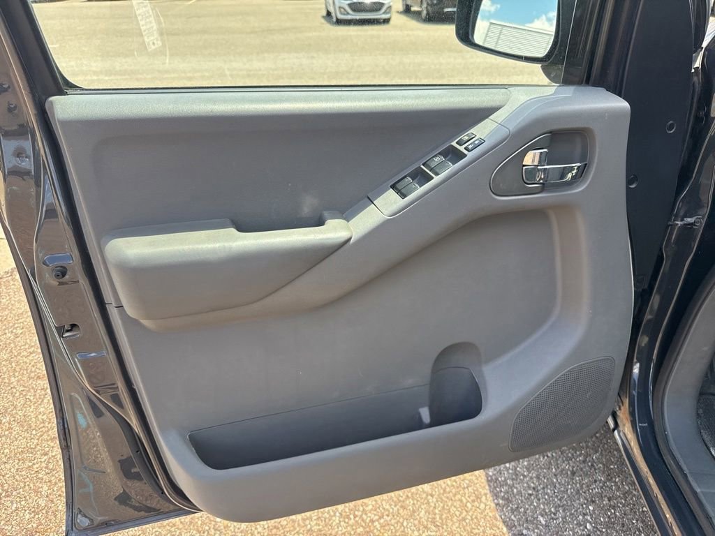 Used 2013 Nissan Frontier SV AWD/4WD image 10