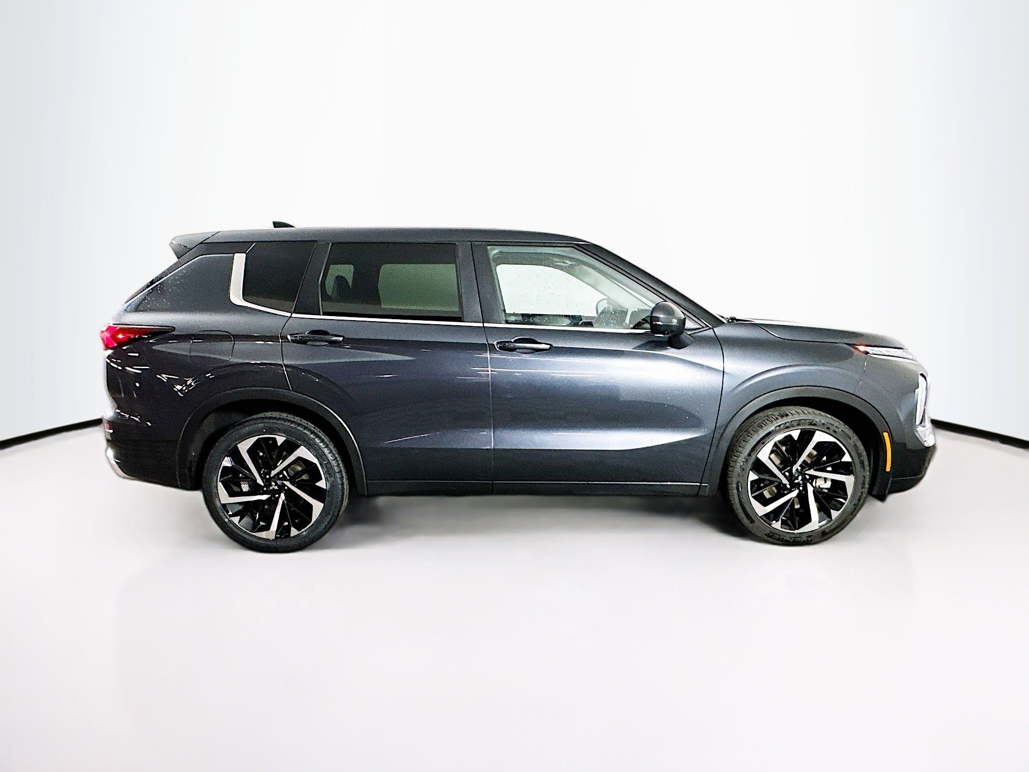 Used 2024 Mitsubishi Outlander SE image 10